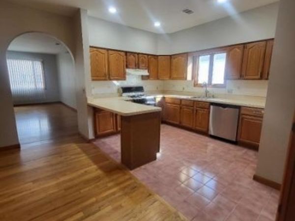 14 Marne St, Newark, NJ 07105