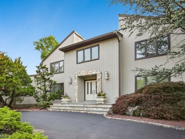 11 Maywood Ct, North Caldwell, NJ 07006