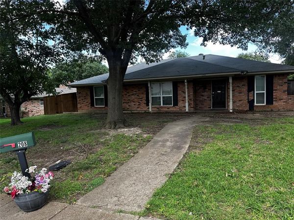 208 Connie Drive , DeSoto, TX 75115
