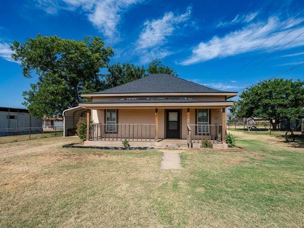 105 N Orange Street, Roby, TX 79543