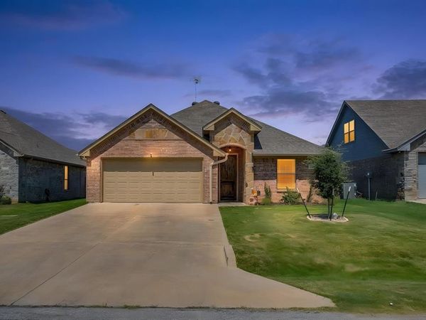 3207 Windcrest Drive, Granbury, TX 76049