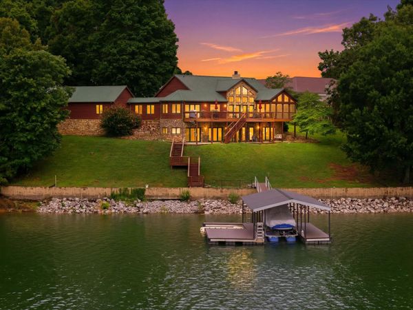 2114 Bridge View Dr , Dandridge, TN 37725