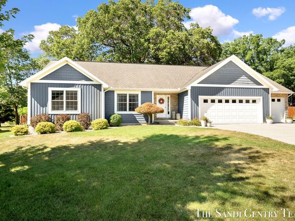 15055 Oakland Street, Spring Lake, MI 49456
