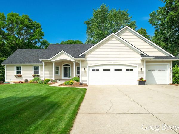 1995 Knollpoint Drive NE, Ada, MI 49301