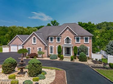 41 Somerfields Drive, Wyoming, PA 18644