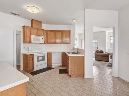 31 Aruba Cir, Sacramento, CA 95823 Photo