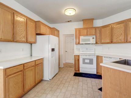 31 Aruba Cir, Sacramento, CA 95823 Photo
