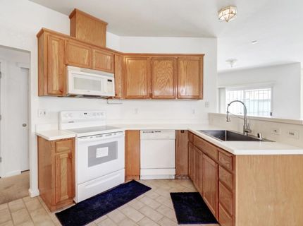31 Aruba Cir, Sacramento, CA 95823 Photo