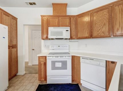 31 Aruba Cir, Sacramento, CA 95823 Photo