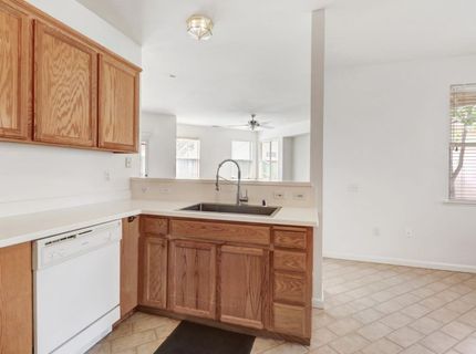 31 Aruba Cir, Sacramento, CA 95823 Photo