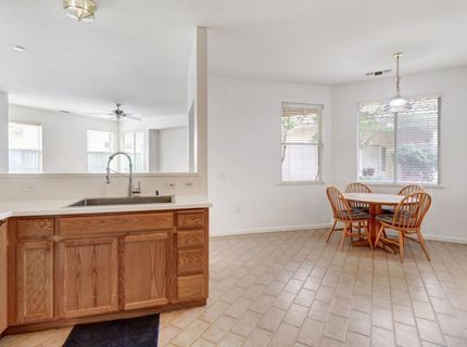 31 Aruba Cir, Sacramento, CA 95823 Photo