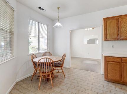 31 Aruba Cir, Sacramento, CA 95823 Photo