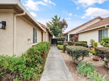 31 Aruba Cir, Sacramento, CA 95823 Photo
