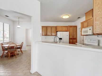 31 Aruba Cir, Sacramento, CA 95823 Photo