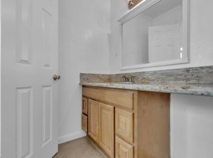 8617 Tiogawoods Dr, Sacramento, CA 95828 Photo