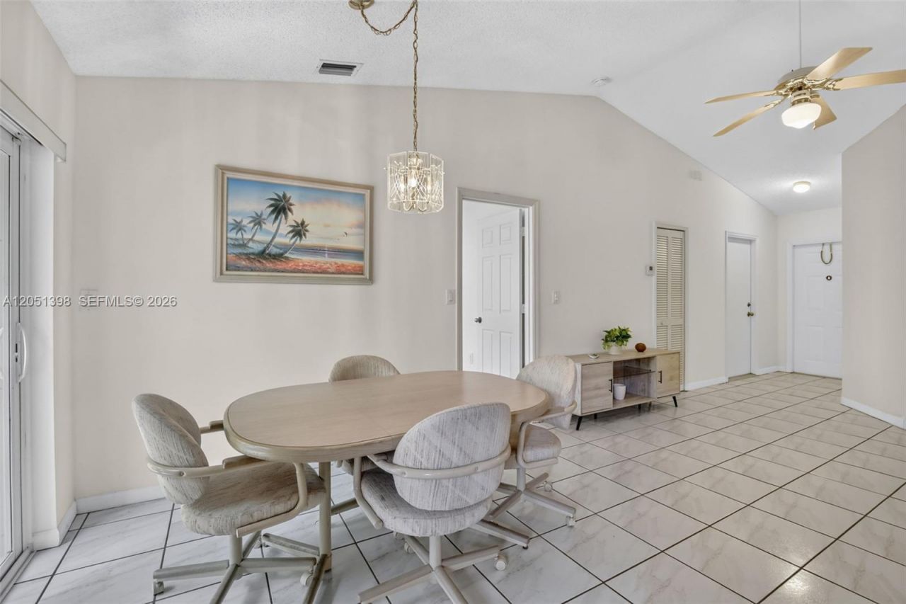 14147 N Forest Oak Cir, Davie, FL 33325 Photo