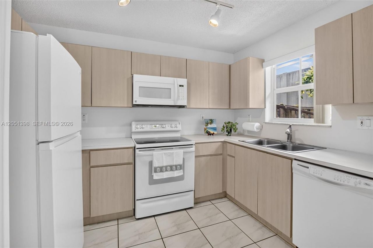 14147 N Forest Oak Cir, Davie, FL 33325 Photo