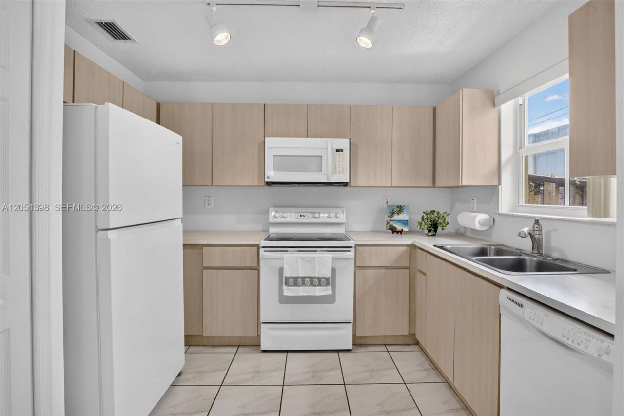 14147 N Forest Oak Cir, Davie, FL 33325 Photo