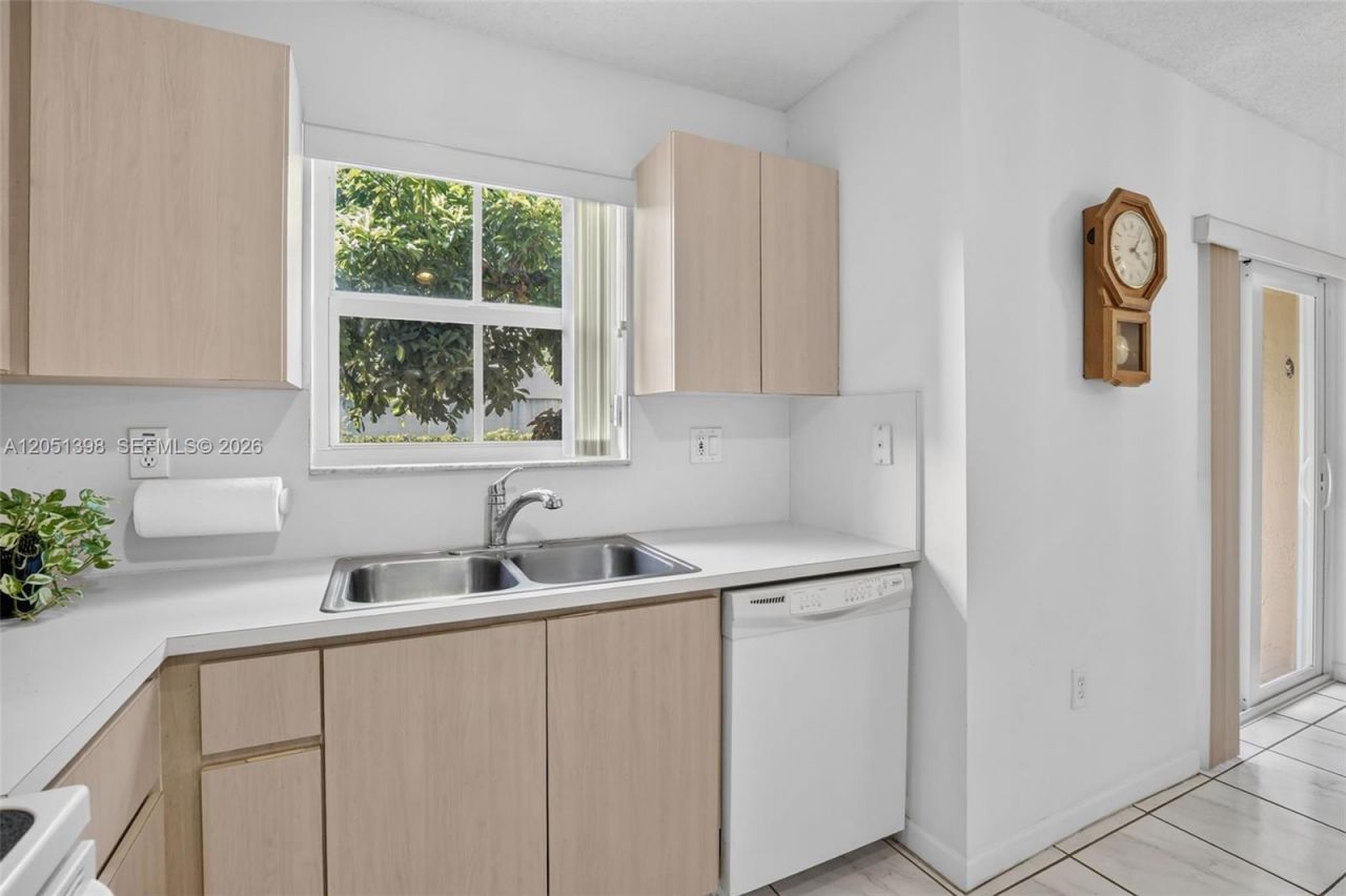 14147 N Forest Oak Cir, Davie, FL 33325 Photo