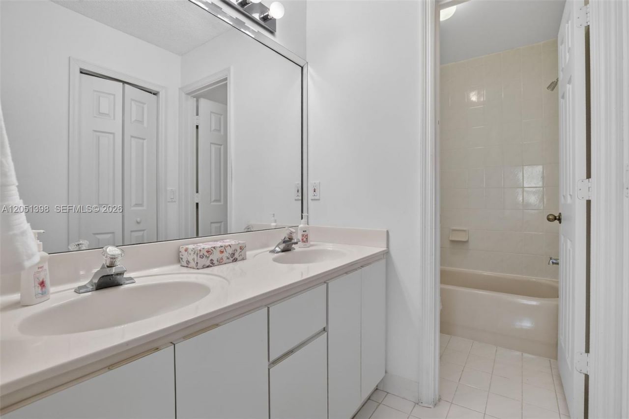 14147 N Forest Oak Cir, Davie, FL 33325 Photo