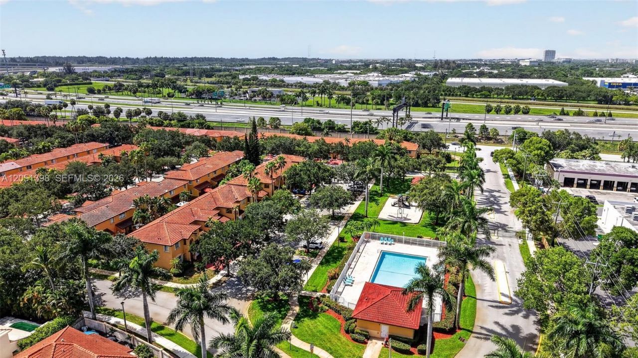 14147 N Forest Oak Cir, Davie, FL 33325 Photo