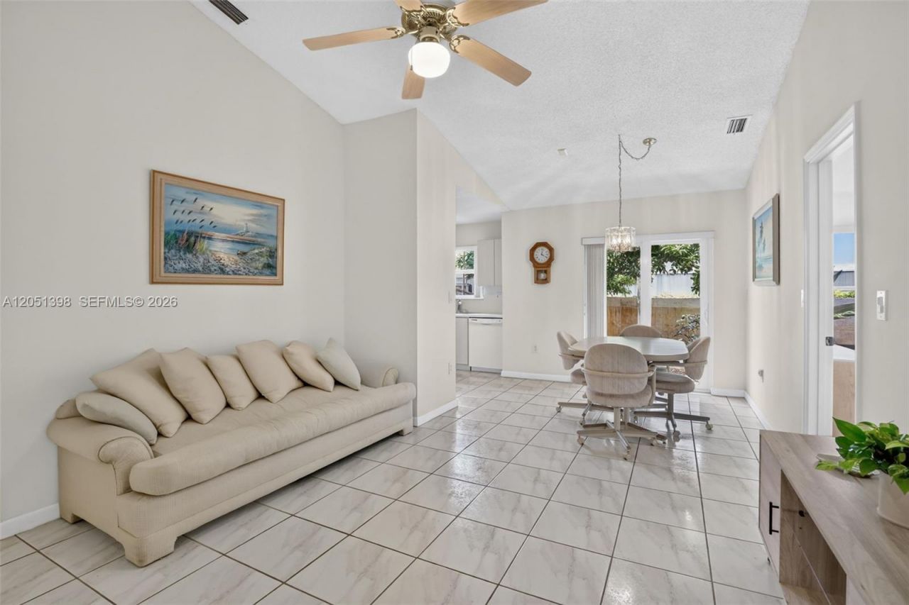 14147 N Forest Oak Cir, Davie, FL 33325 Photo