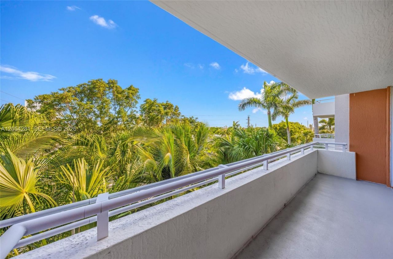 2775 NE 187th St , Unit 318, Aventura, FL 33180 Photo