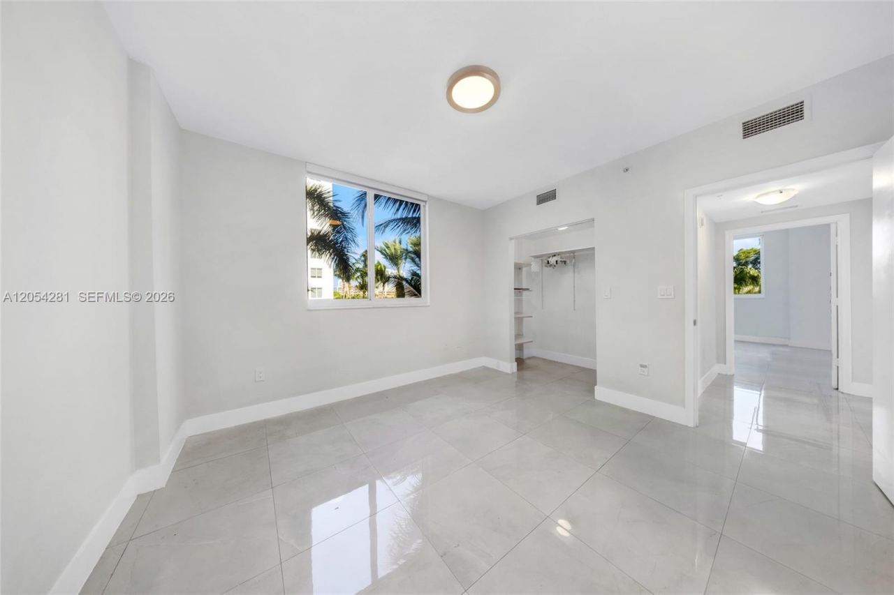 2775 NE 187th St , Unit 318, Aventura, FL 33180 Photo