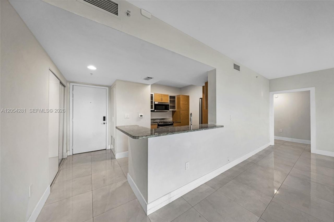 2775 NE 187th St , Unit 318, Aventura, FL 33180 Photo