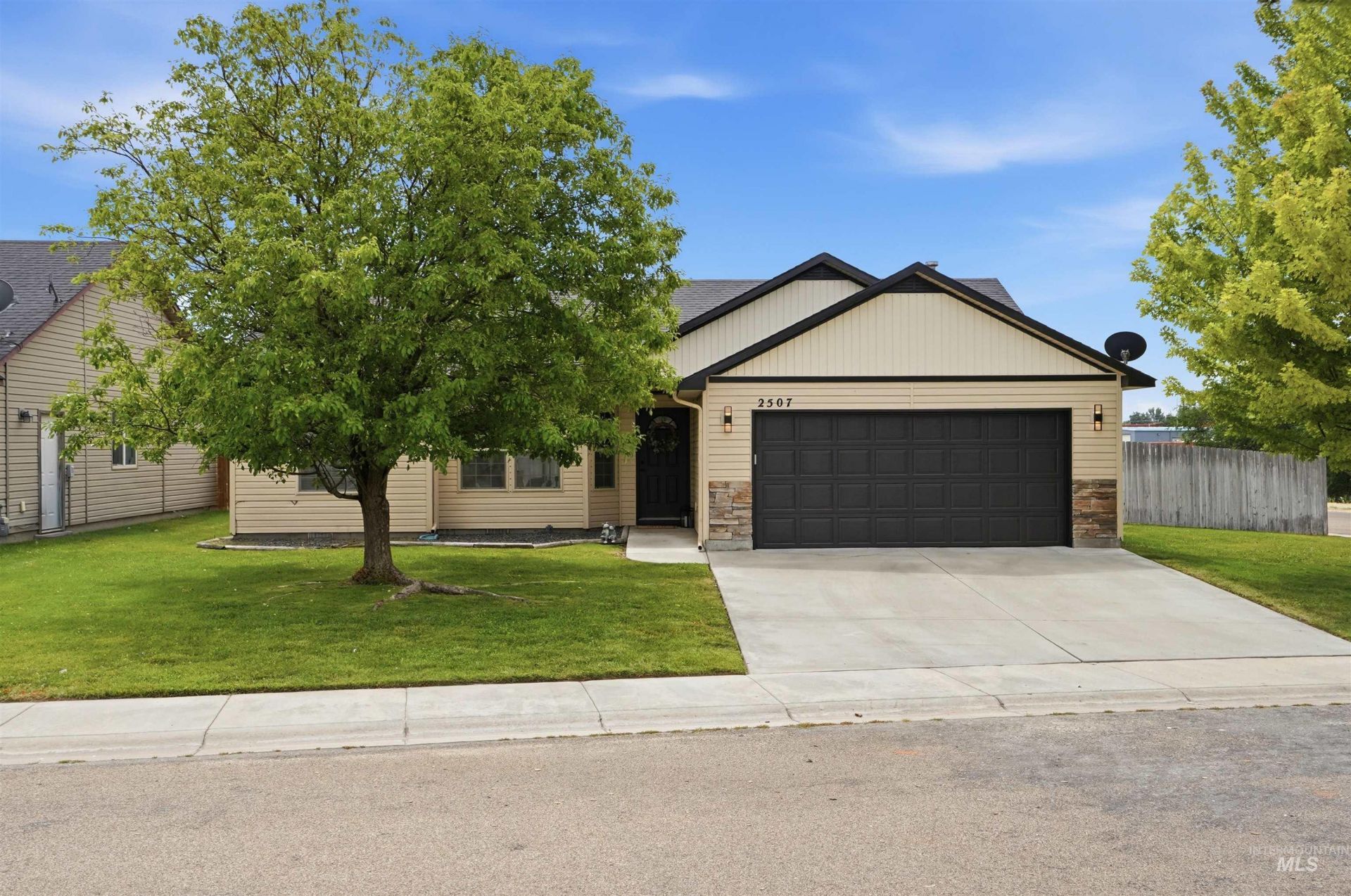 2507 E Carmel Ct, Nampa, ID 83687 Main Photo