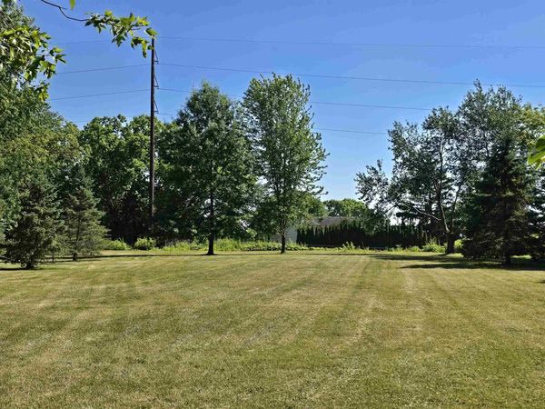 LAKEVIEW COURT, Menasha, WI 54952