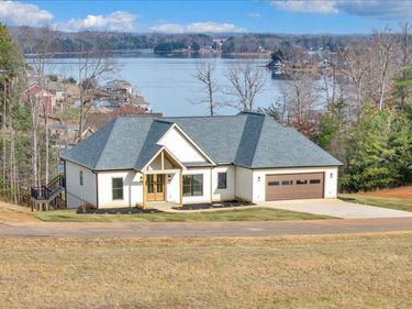 639 Compass Cove, Moneta, VA 24121
