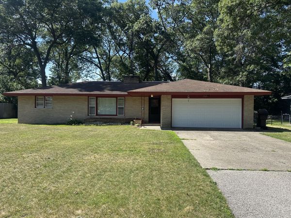 1749 Southland Drive, Muskegon, MI 49442