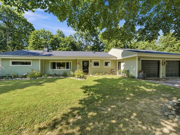 10581 Grandview Road E, Traverse City, MI 49684