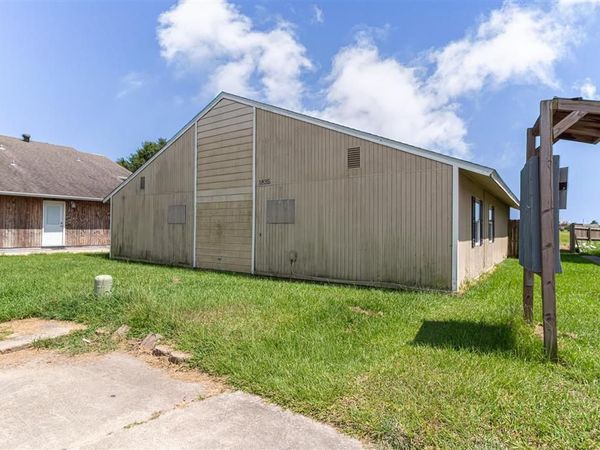 1835 Fox Run Drive, Lake Charles, LA 70605