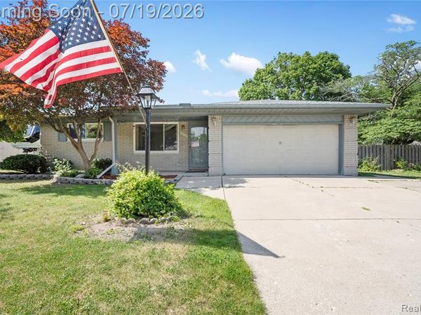 24208 Cambridge Street, Woodhaven, MI 48183