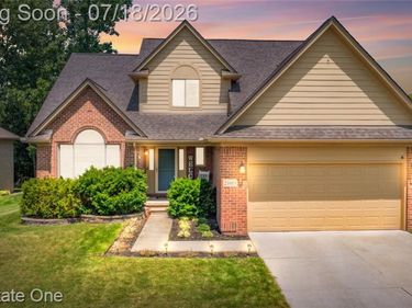 21053 Oak Ridge Drive, Clinton Twp, MI 48036