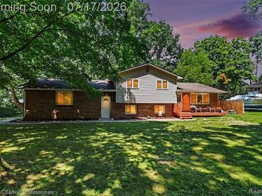1304 Rinoco Circle, Waterford Twp, MI 48327