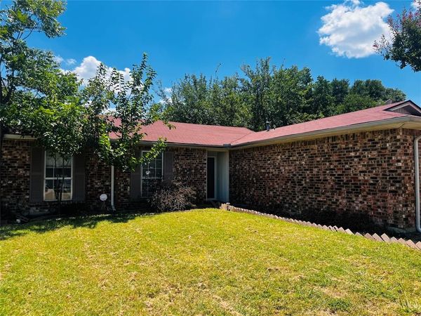 210 Nettletree Street, Arlington, TX 76018