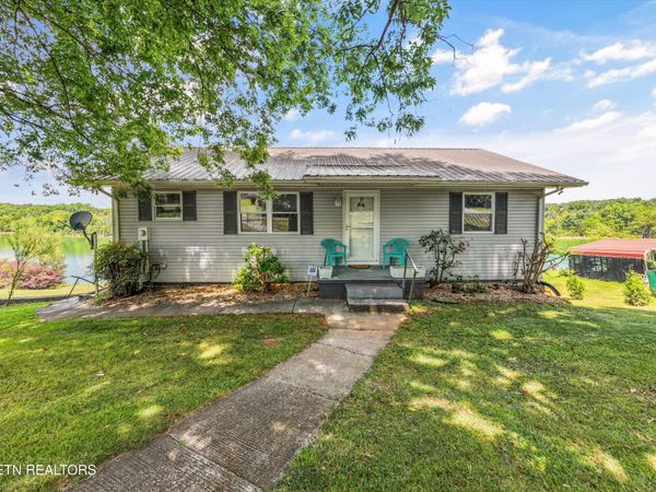 1797 Circle Lake Drive, Dandridge, TN 37725