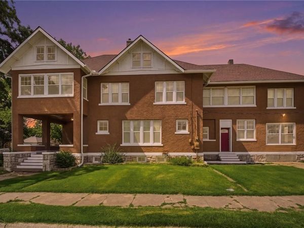 221 W 2nd Street, Ottawa, KS 66067