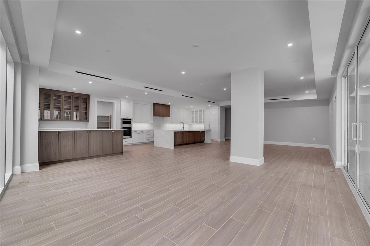70 Avenida Veneccia, Unit 204, Sarasota, FL 34242 Photo