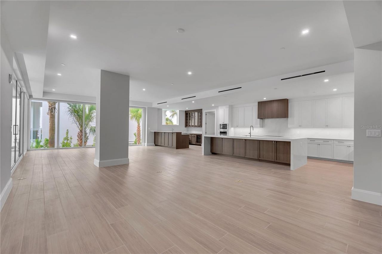 70 Avenida Veneccia, Unit 204, Sarasota, FL 34242 Photo