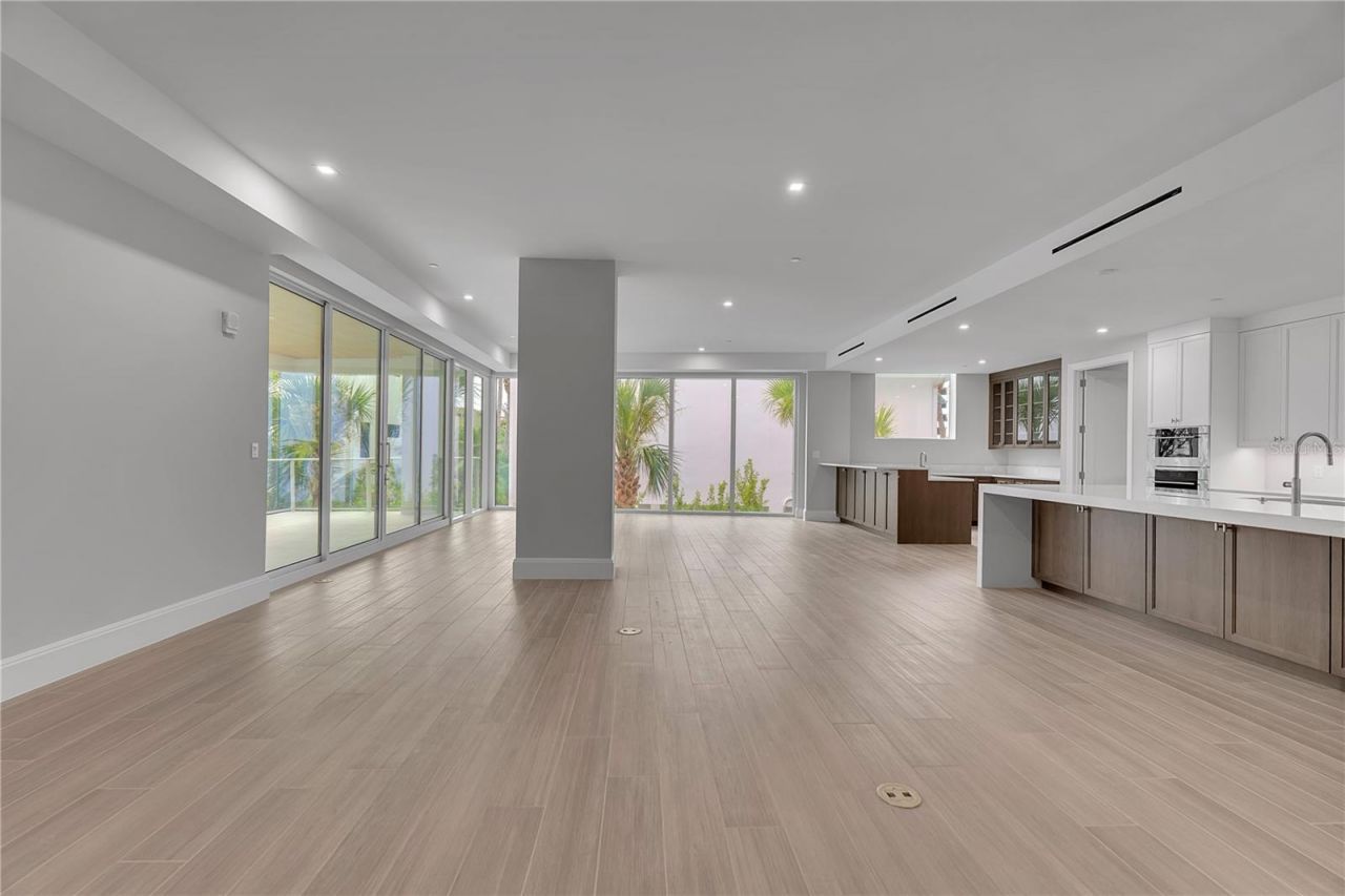 70 Avenida Veneccia, Unit 204, Sarasota, FL 34242 Photo