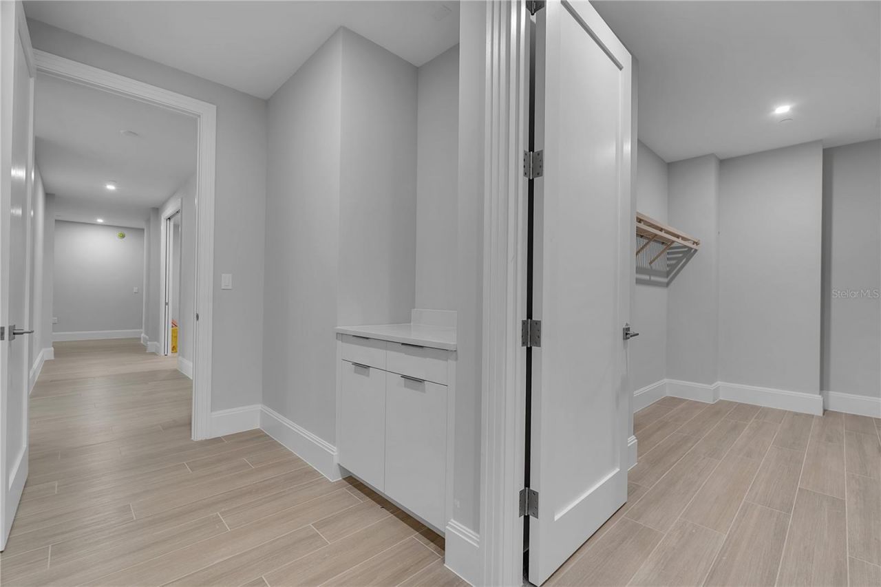 70 Avenida Veneccia, Unit 204, Sarasota, FL 34242 Photo