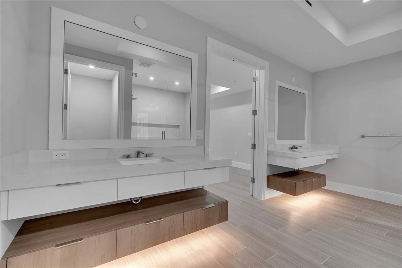 70 Avenida Veneccia, Unit 204, Sarasota, FL 34242 Photo