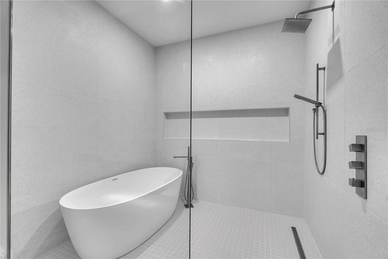 70 Avenida Veneccia, Unit 204, Sarasota, FL 34242 Photo