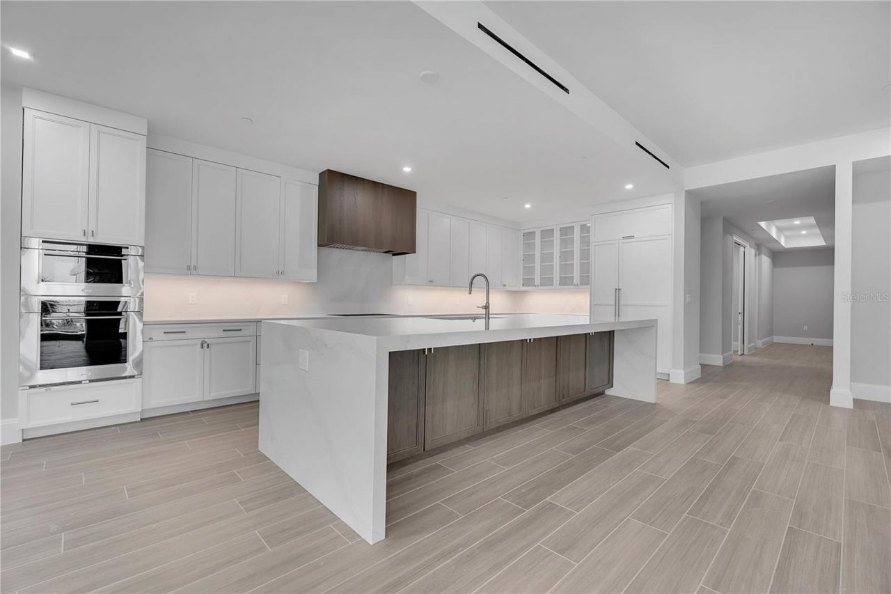 70 Avenida Veneccia, Unit 204, Sarasota, FL 34242 Photo