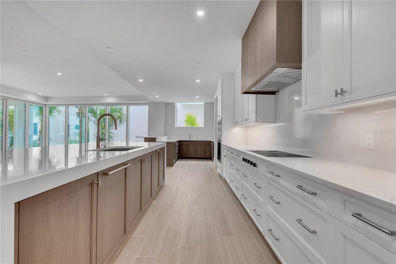 70 Avenida Veneccia, Unit 204, Sarasota, FL 34242 Photo