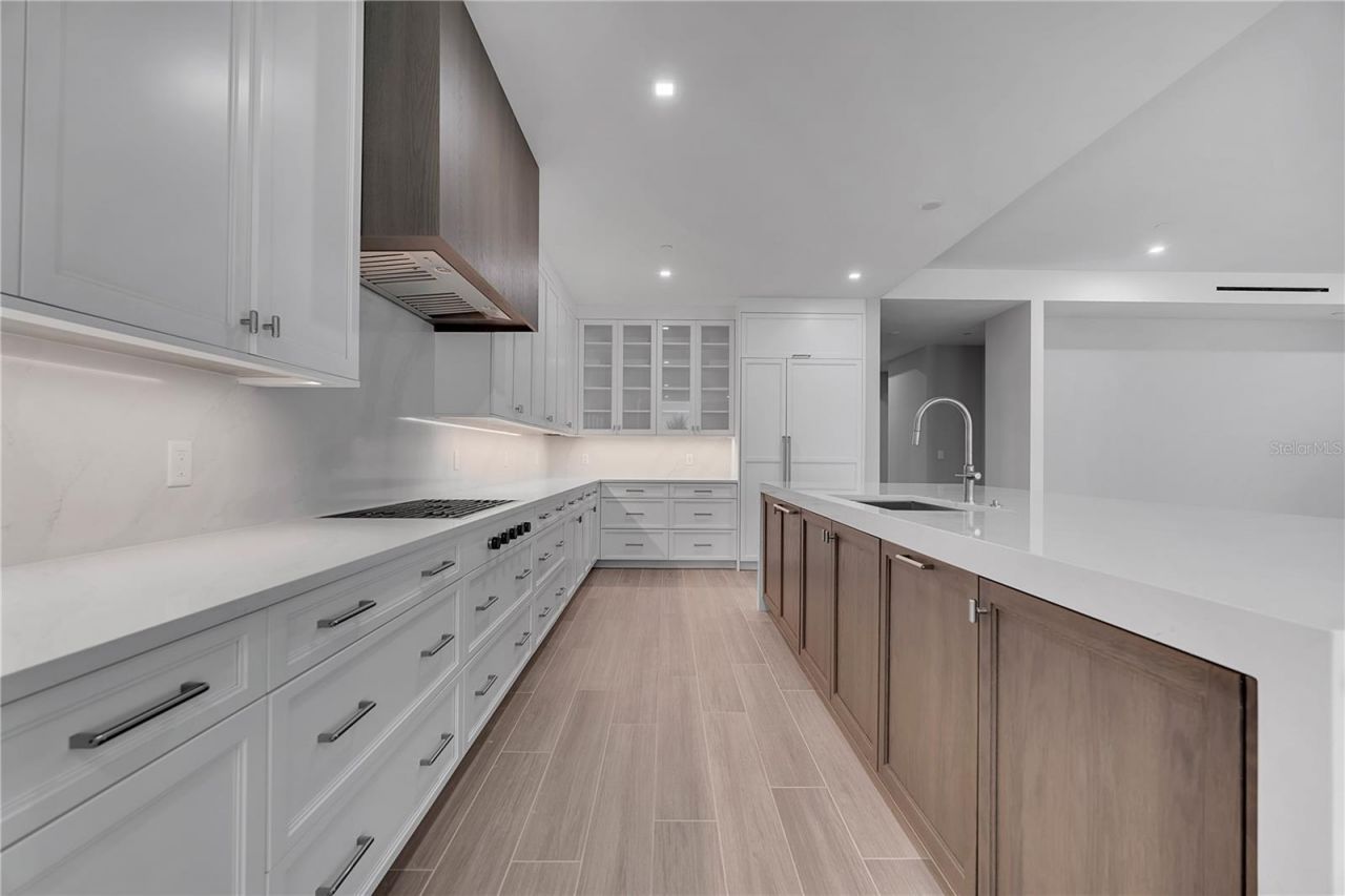 70 Avenida Veneccia, Unit 204, Sarasota, FL 34242 Photo